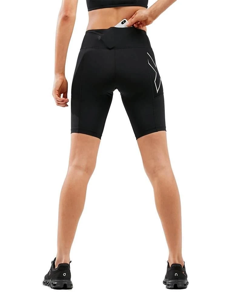 2XU Women's Aero Vent Mid-Rise Compression Shorts - Black / Silver Reflective 4 2XU Women's Aero Vent Mid-Rise Compression Shorts - Black / Silver Reflective - Image 2