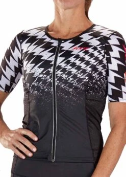 Zoot Suit Women's Ultra Tri Short Sleeve Aero Jersey- Ultra 19 11 Zoot Suit Women's Ultra Tri Short Sleeve Aero Jersey- Ultra 19 -Best Swimming Equipment wultratrijerseyfront3